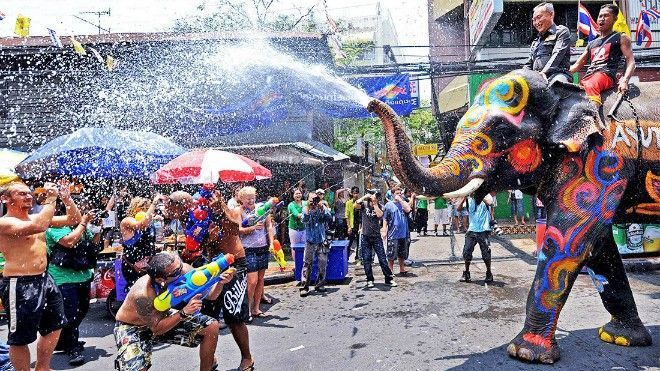 5 địa chỉ để bạn trẻ Việt 'quẩy' Songkran hết cỡ tại Bangkok
