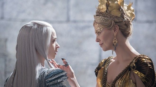 Dàn diễn viên đẳng cấp không thể cứu phần kịch bản nhàm chán của The Huntsman