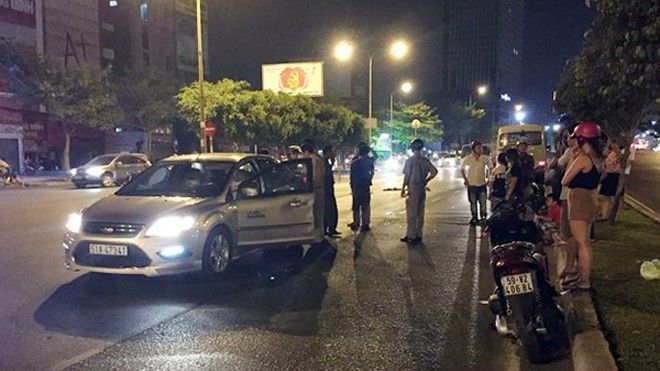 Chạy xe ngược chiều gây tai nạn, tài xế bị đánh nhập viện