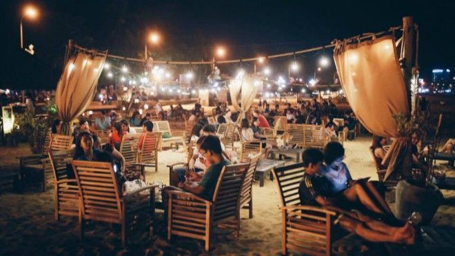 Có gì ở Surf Bar khiến giới trẻ check in rần rần khi đến Quy Nhơn?