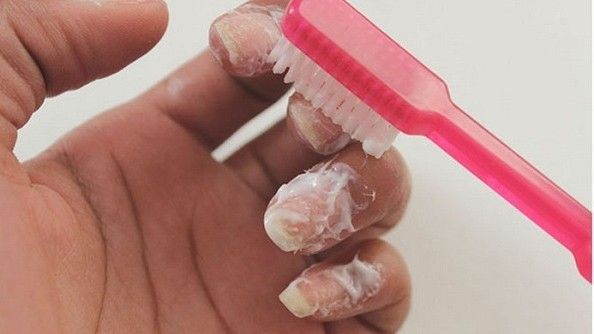 Móng tay bạn sẽ trắng hồng ngay sau khi dùng 'thần dược' nhà nào cũng có này