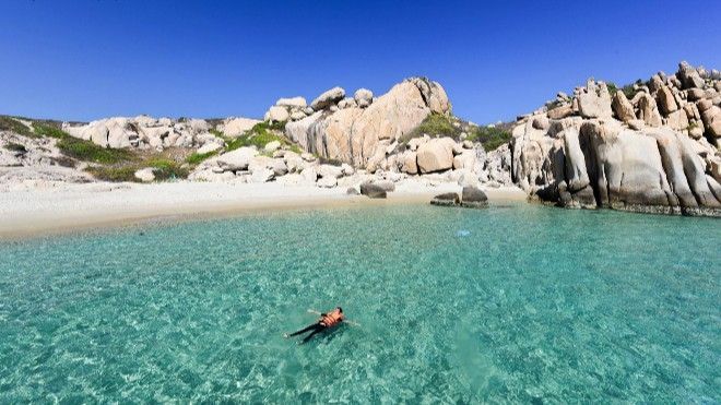 Trốn nóng Sài Gòn, giới trẻ nô nức rủ nhau nạp 'vitamin sea' ở Cù Lao Câu dịp 30/4