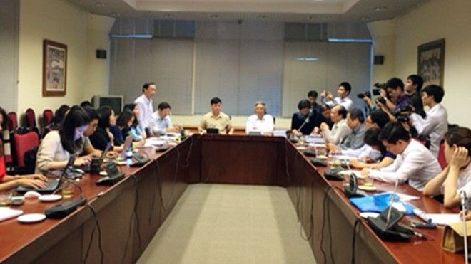 Họp báo về thông tin 'lò sản xuất tiến sĩ'