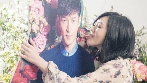 Tiểu S gây bức xúc vì hành vi phản cảm với ảnh Hồ Ca