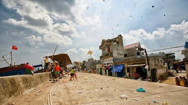 Bức ảnh 'rác bay đầy trời' ở bãi biển Thanh Hoá khiến ai cũng giật mình