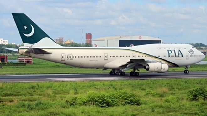 Máy bay hạ cánh khẩn vì có khói trong nhà vệ sinh