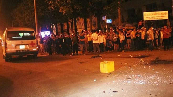 Clip: Kinh hoàng nam thanh niên nổ mìn tự tử giữa phố