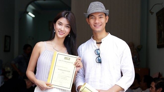 Bị thương ở chân, Kim Tuyến vẫn tới dự ra mắt phim truyền hình 'Người đàn bà quyến rũ'