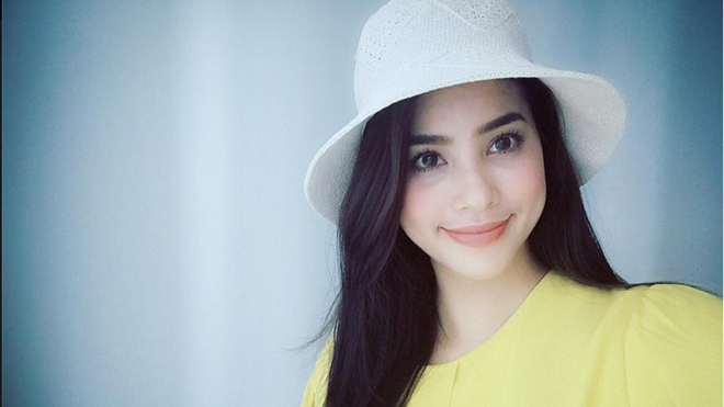 Phạm Hương vẫn đẹp-xuất-sắc với mũ giá chỉ…140 ngàn đồng