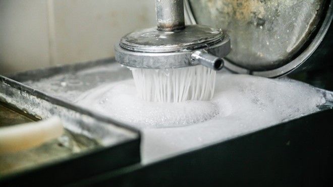Cận cảnh quy trình sản xuất bún ở Hà Nội