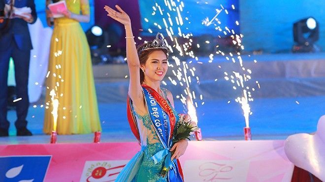 'Bản sao' Á Hậu Thụy Vân đăng quang thuyết phục Người đẹp Hạ Long 2016