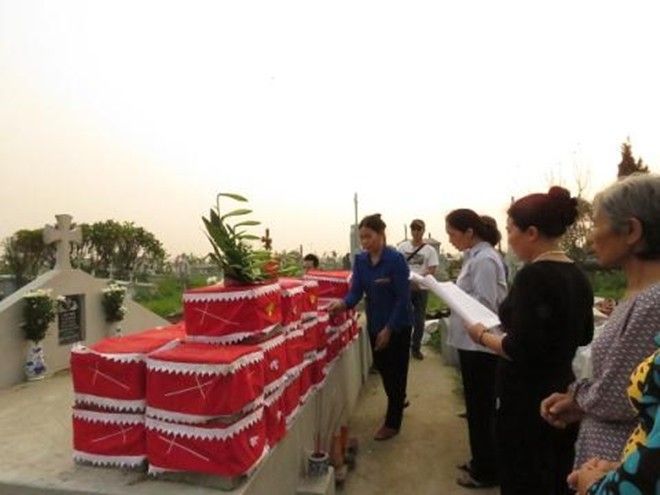 Nghẹn ngào lễ an táng chung của 360 sinh linh xấu số