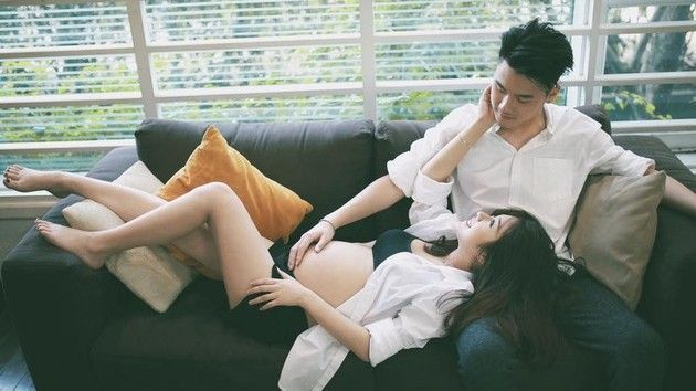 Cặp đôi 'ai cũng thích' Trang Lou - Tùng Sơn hạnh phúc báo tin sắp đón con trai đầu lòng