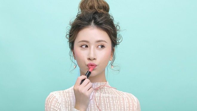 'Hot girl view khủng' Quỳnh Anh Shyn gợi ý 3 màu son hot nhất mùa hè này