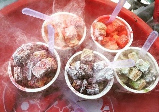Cần dè chừng 'snack khói' - Món ăn vặt chứa nitơ lỏng
