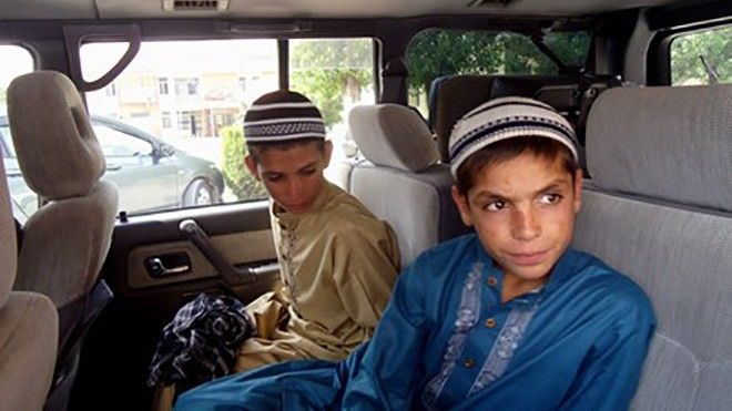 Kỳ lạ 3 anh em ngày 'sống', đêm 'chết' ở Pakistan