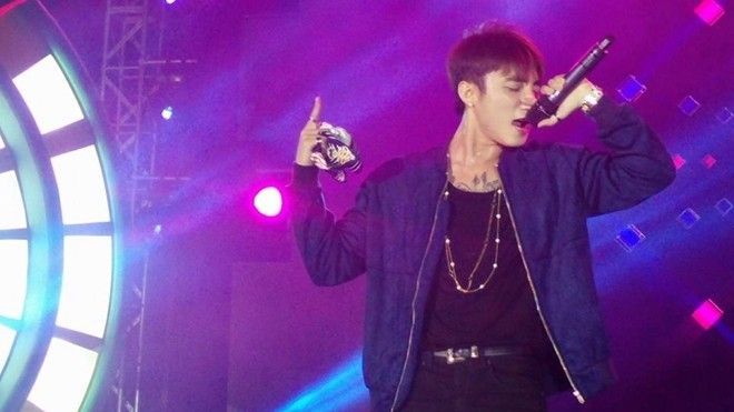 Sơn Tùng M-TP cực dễ thương 'cầu mưa' khiến khán giả Cần Thơ vỡ òa