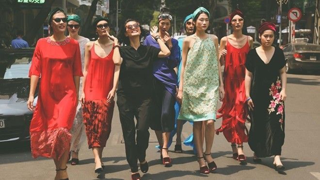 ‘Binh đoàn’ chân dài của Li Lam rực rỡ trên phố đi bộ Nguyễn Huệ