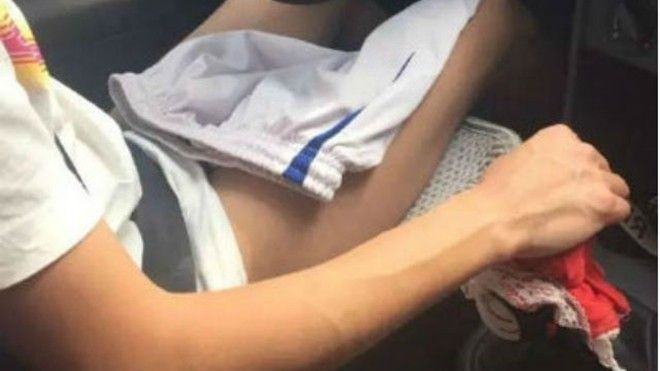 Tài xế taxi bị bắt vì không mặc quần khi chở khách nữ