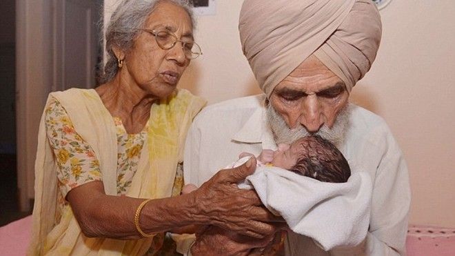 Cặp bố mẹ già nhất thế giới: Sinh con ở tuổi U80 để đòi quyền thừa kế