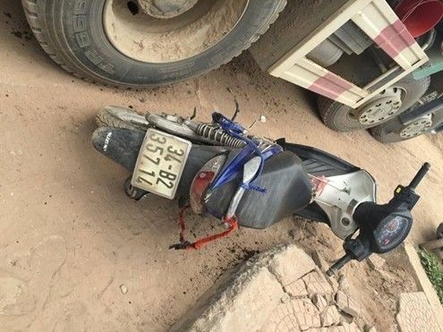 Đi ship hàng, bà bầu bị xe tải cán nát chân