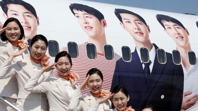 Song Joong Ki khoe ảnh được hãng hàng không Hàn in hình lên máy bay