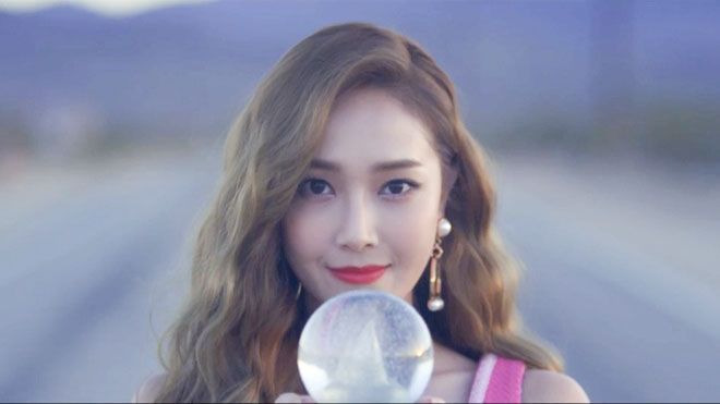 Hồi ức về SNSD hiện lên rực rỡ trong MV solo debut của Jessica