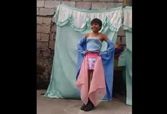 Cười 'bung lụa' với fashion show của trẻ em nghèo Indonesia