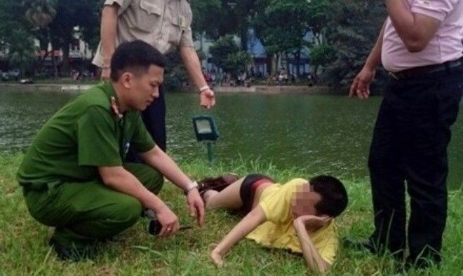 Hết ra Tháp Rùa làm nàng tiên cá đến tổ chức giải bơi giữa lòng Hồ Gươm