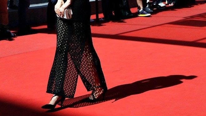 Bí mật Cannes: 'Không cao gót, miễn vào'