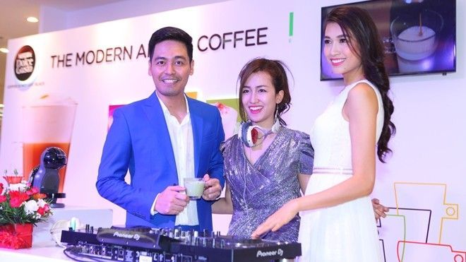 MC Phan Anh tình tứ bên Á hậu Lệ Hằng, DJ Trang Moon