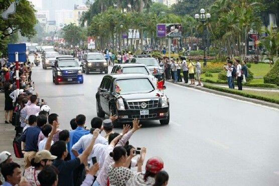 Nữ đặc vụ tóc vàng xinh đẹp lái Cadillac One cho Tổng thống Obama ở Hà Nội