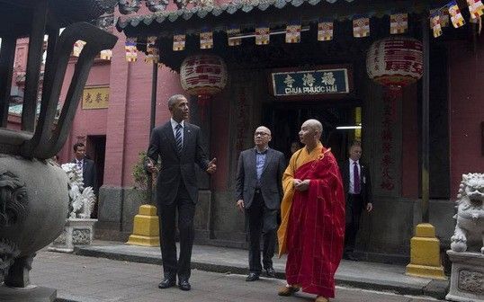 Ông Obama 'từ chối khéo' chuyện khấn lễ để đẻ con trai