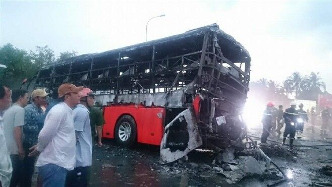 Vụ 2 xe khách cháy rụi ở Bình Thuận: Xác chó cháy đen là của hành khách trên xe