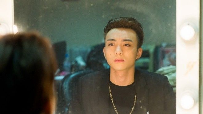 Soobin Hoàng Sơn khiến fan thích thú khi tiết lộ clip tự làm đẹp sau hậu trường