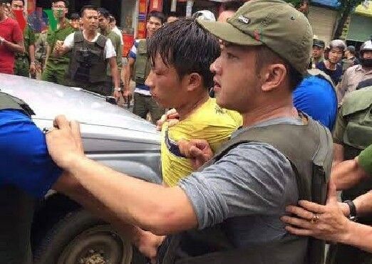 Video cảnh sát đấu súng với kẻ bắn phó công an phường ở Sơn La