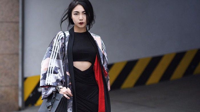 2/6: Nổi bật giữa trào lưu 'biển đen' như fashion icon Trang Trang Trần!