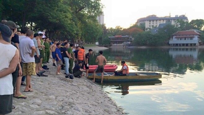 Huy động cảnh sát mò xác nam thanh niên chết đuối tại hồ Thiền Quang