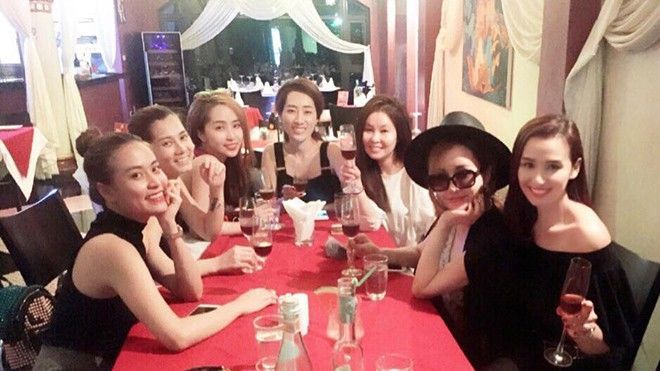 Bật mí 'hội chị em' thân thiết ít người biết của Hoàng Thuỳ Linh