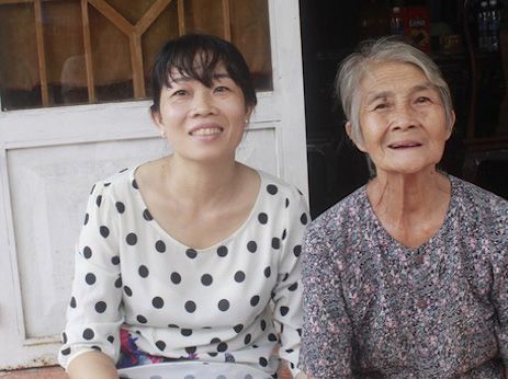 Mẹ già và con gái khốn khổ vì chuyện bịa đặt về mình trên Facebook