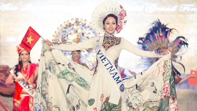 Những bộ trang phục đẹp mê ly của Việt Nam tại chung kết Mrs Asia International 2016