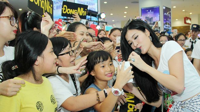 HLV The Voice Kids 2016 - Đông Nhi trổ tài 'hớp hồn' fan nhí