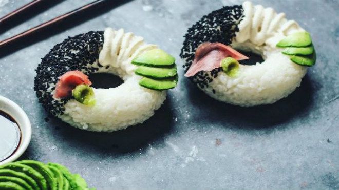 'No mắt, đói bụng' với tạo hình sushi bánh rán cực đáng yêu