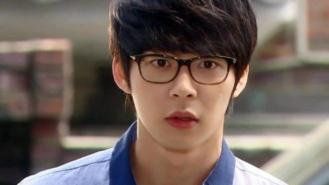 Không thể khó hiểu hơn: Thêm nạn nhân thứ 3 tố cáo Park Yoochun cưỡng hiếp