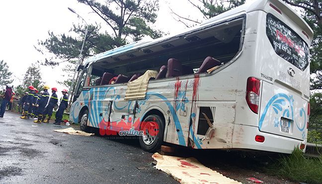 Xe khách tông nhau trên đèo Prenn, 7 người chết