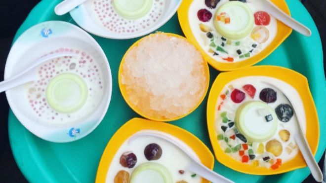 Không thể kiềm lòng trước 'biển' món ngon lúc xế chiều của Hà Nội