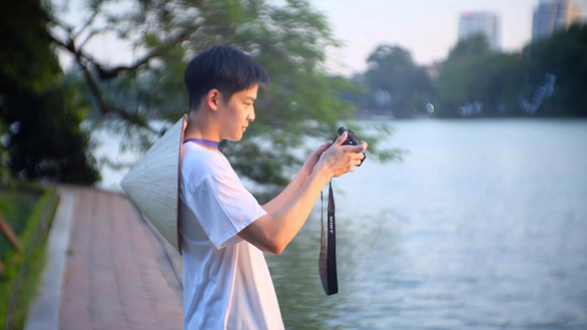 Vừa đến Hà Nội, March (Tuổi Nổi Loạn) đã check in Hồ Gươm trước tiên