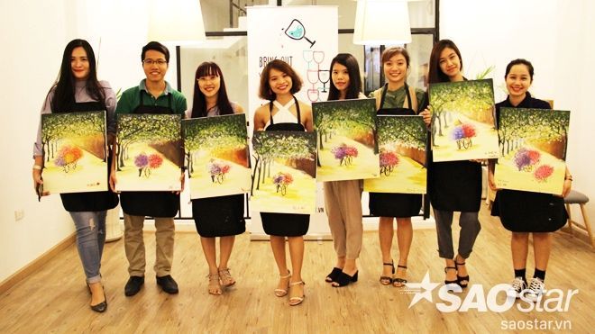 Tipsy Art - trò vui mới 'biến hóa' người không biết vẽ thành 'họa sĩ' ở Sài Gòn