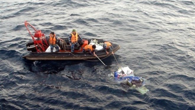 Tìm thấy hộp đen CASA-212 và thi thể 2 người thuộc phi hành đoàn