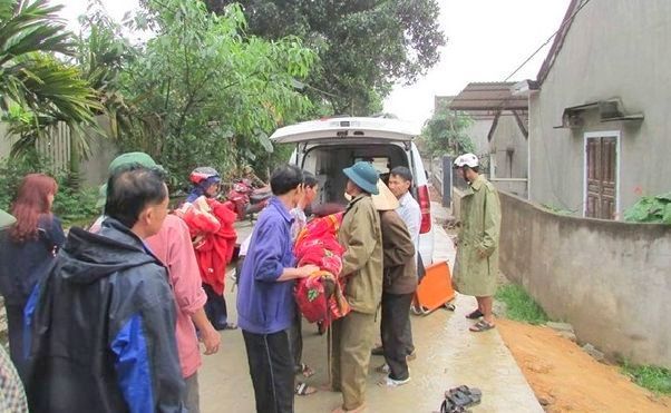 Sét đánh chết mẹ chồng, con dâu nhập viện cấp cứu